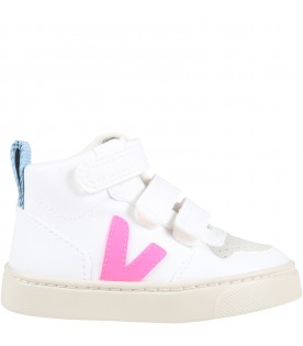 White sneakers for girl with neon fuchsia logo