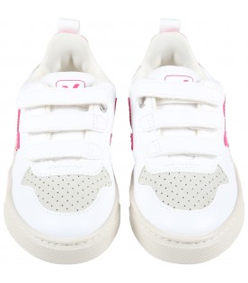 White sneakers for girl with fuchsia logo