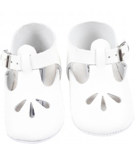 Scarpe bianche per neonati