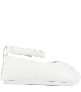 White ballet flats for baby girl with logo