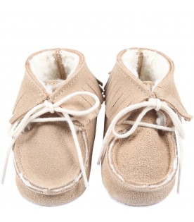 Beige shoes for baby boy with firinges