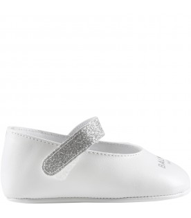 White flats for baby girl with silver logo