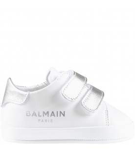 White sneakers for baby boy with silver logo