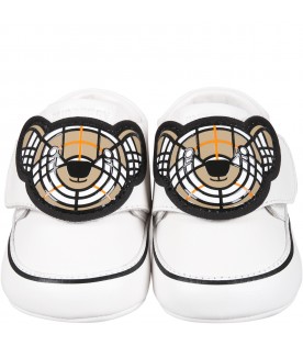 White cradle sneakers for baby boy with Thomas Bear and logo